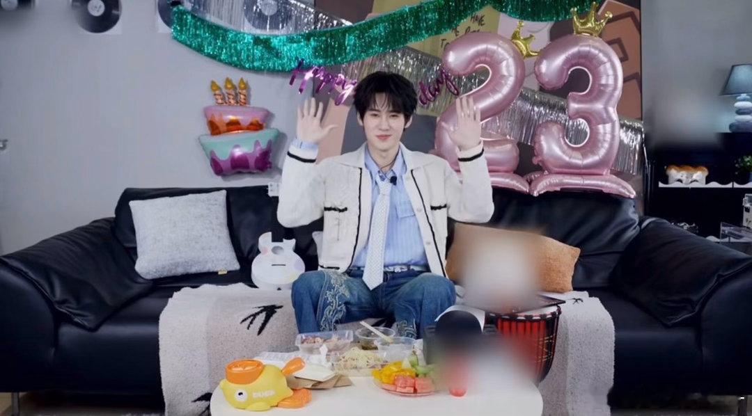 张真源说不依赖哥哥算我没用张真源手忙脚乱版复仇摇 张真源是真的会。粉丝提问那句话