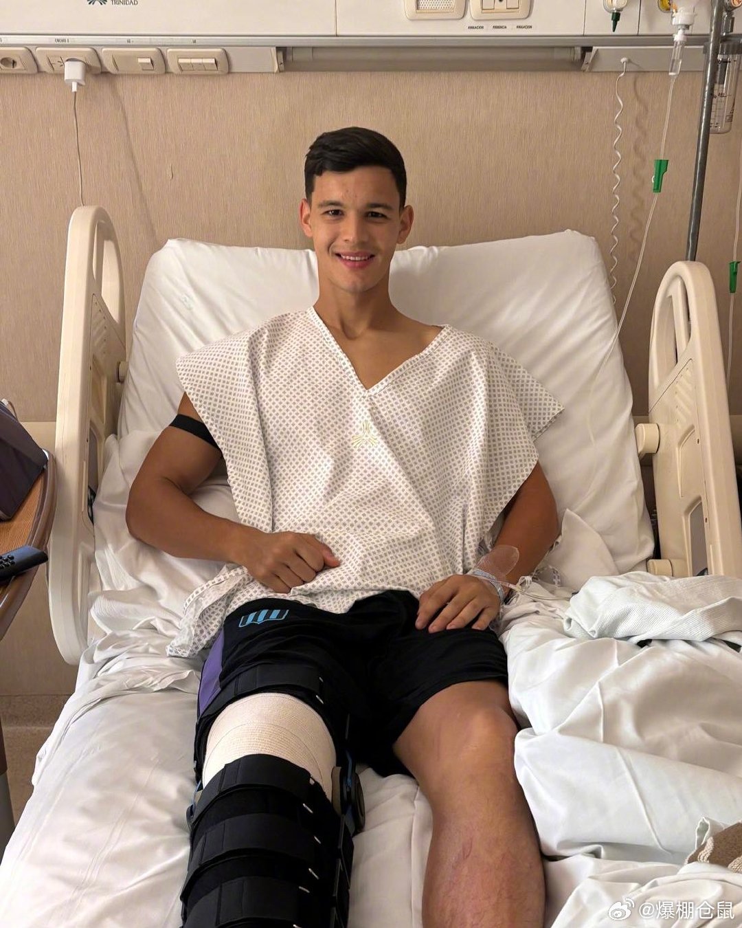 【伤停】20岁的国米小将巴伦廷-卡尔博尼在冬窗外租阿根廷的竞赛俱乐部，近期他遭遇