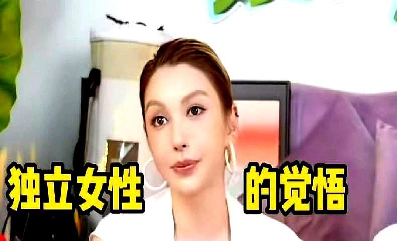 李雨桐吐槽李雪琴没礼貌，评论区全倒戈了。
 
这事是她近期爆娱乐圈瓜时随口提的，