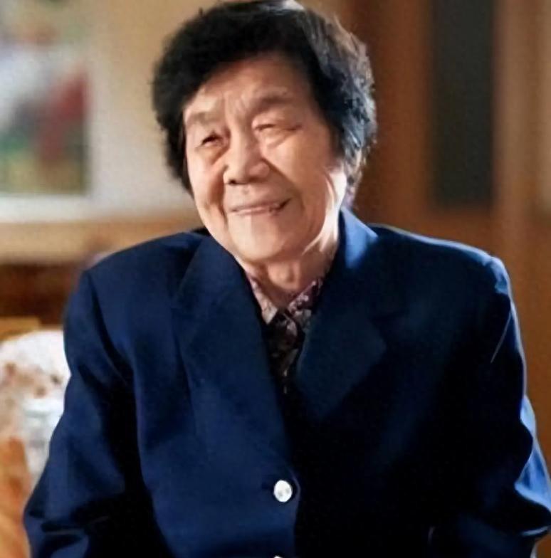 朱德的儿媳赵力平48岁便守寡，终身未再婚，一直陪伴公公婆婆并为他们养老送终！
1