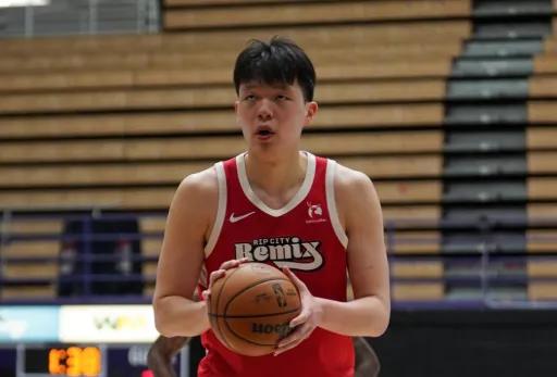 杨瀚森厉害，厉害炸裂了，今天，在G联赛，比状元（富尔茨）还强！
真心没有想到，在