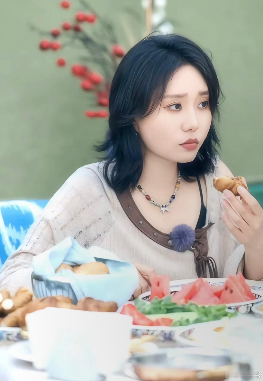 这是李雪琴吗？感觉都瘦成孟子义了