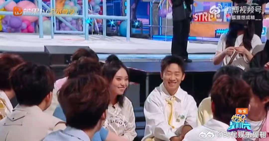 何炅对着丁程鑫说哥哥来了你好星期六 何老师也太宠小丁了吧！一句“哥哥来了”又苏又