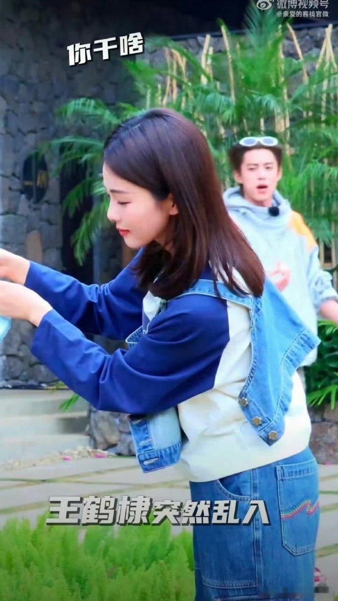 王鹤棣白鹿好权威的两张脸客栈名场面再更新！棣棣随性入镜与白鹿同框，两张脸同框即巅