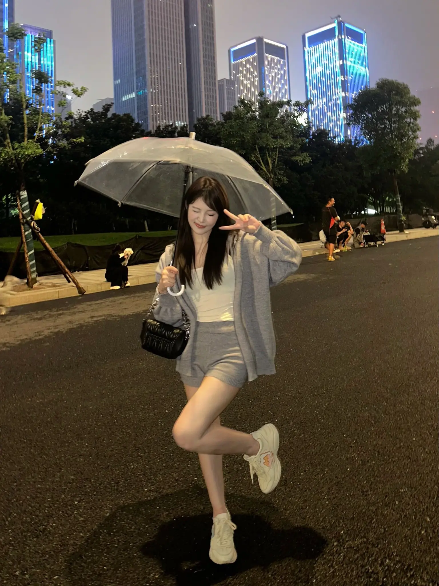 你知道吗，下过雨的天气散步好舒服