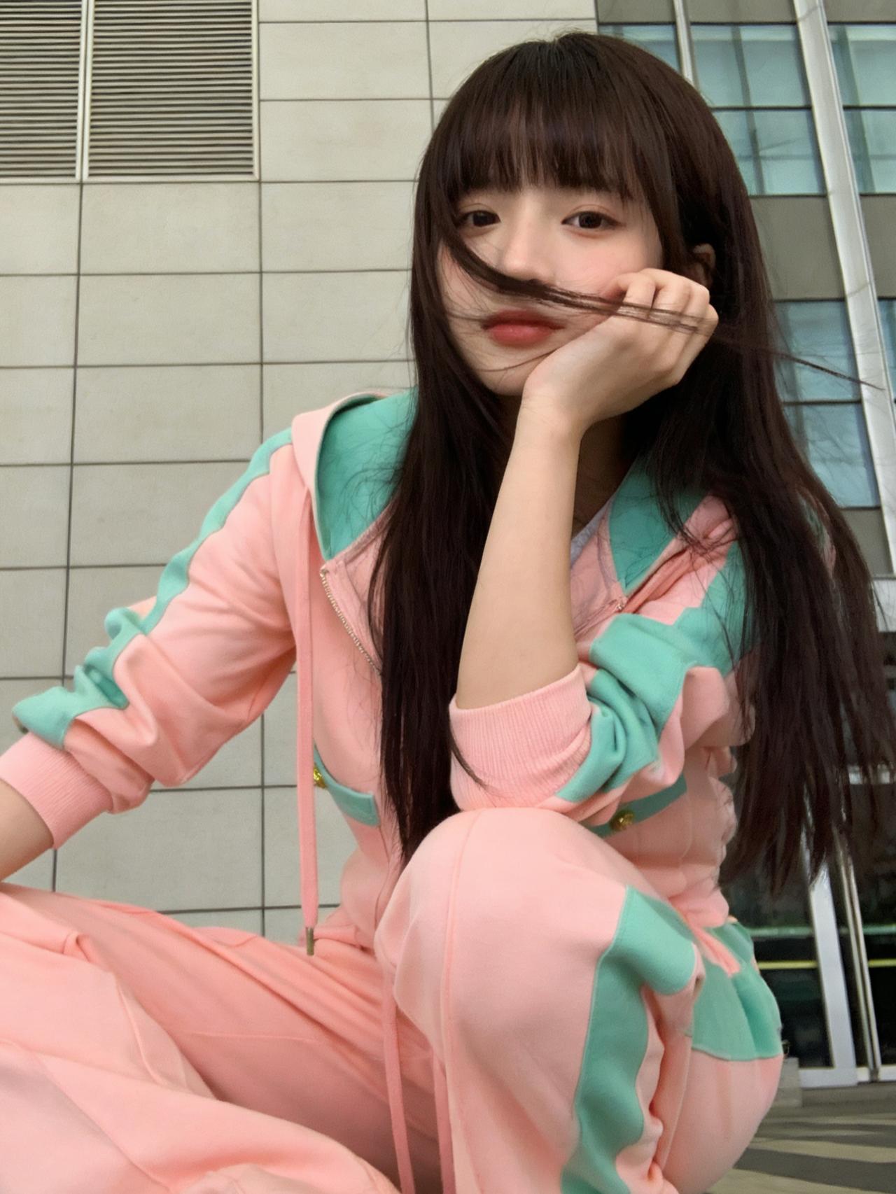 女人怎样穿搭，更显气质 女生怎么搭配服装才能又酷又美