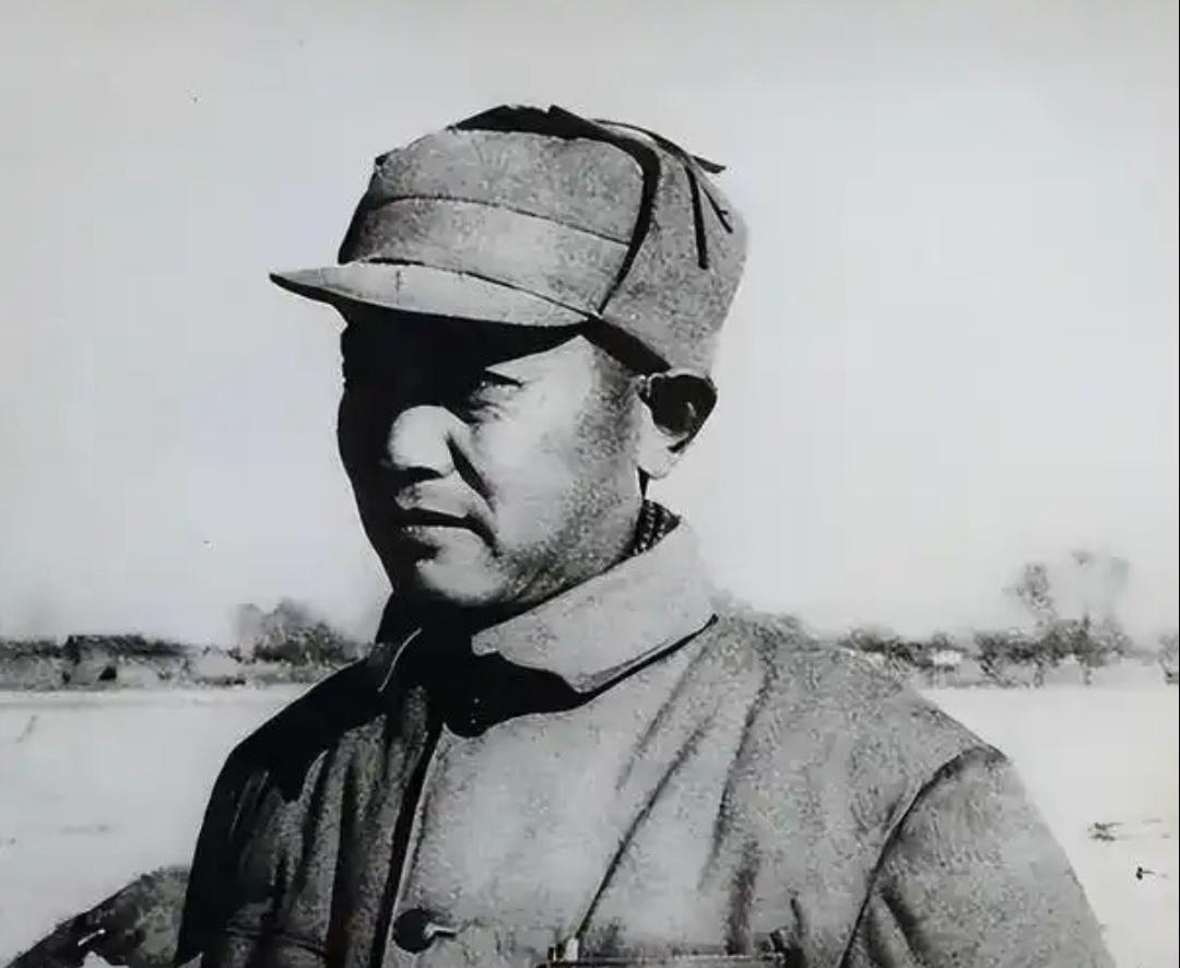 李先念连降六级当营长，毛主席出面力保，直言：这样不公平！
 
当年西路军受挫后，