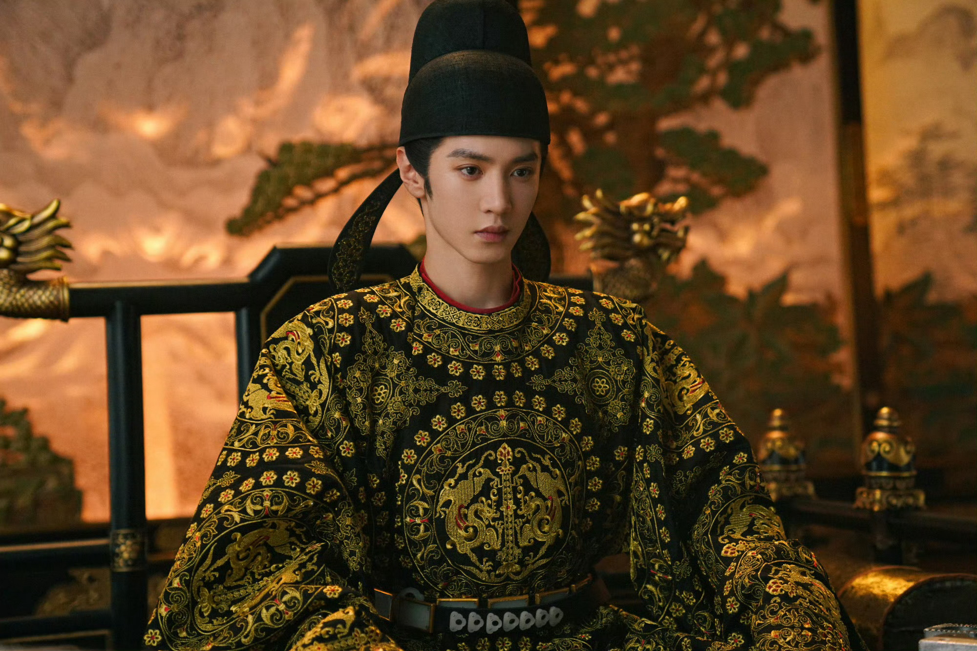 陈哲远英寡造型照，藏锋于静借局养势，他日归来再开江山新局。期待早日见面