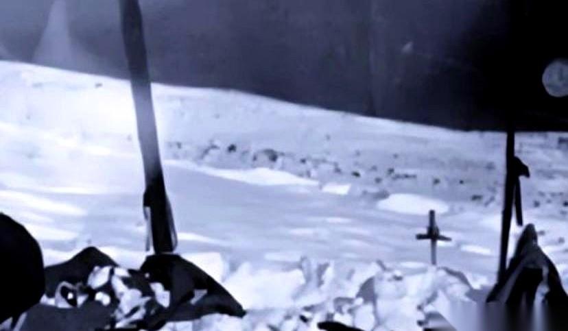 我跟你说个事儿，你听听有多邪门。
一个人的肋骨，能断得像被时速80公里的车迎面撞