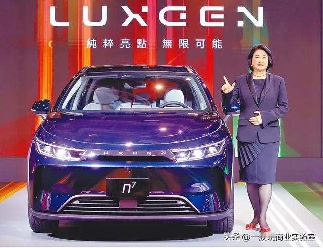 还记得前几年发布的历史豪车model b吗？

富士康真的开始造车了，这次是全资