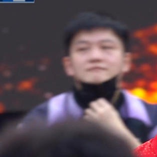 樊振东的耳朵太有福气了