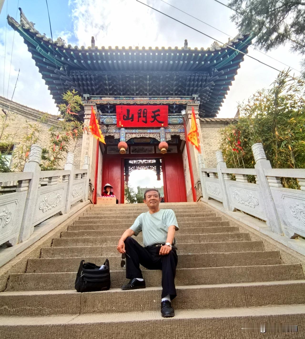 今天是甘谷古历传统节日“三月八”。打卡天门山，感受古寺的宁静与祥和。（上）🙏?