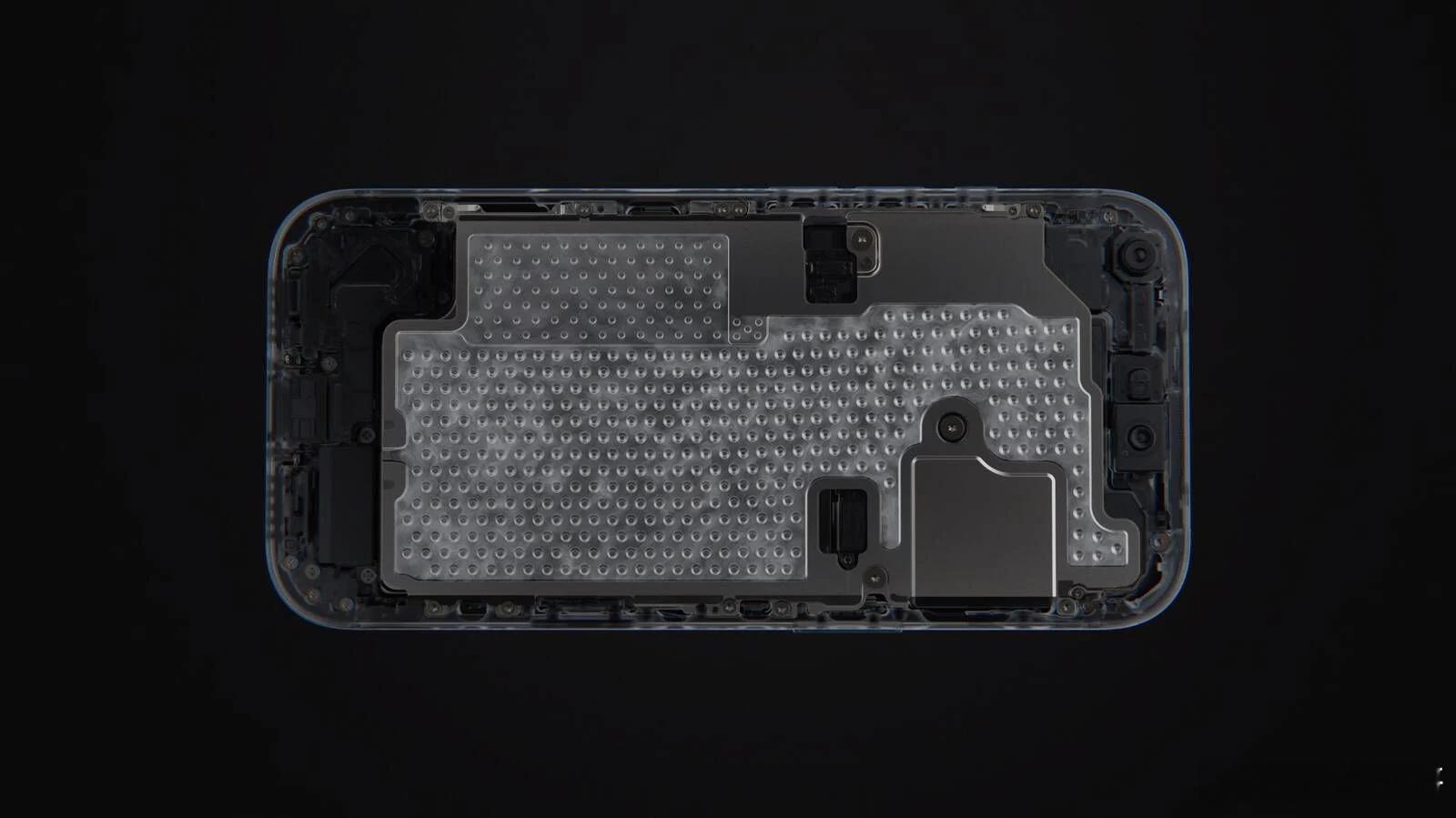 iPhone 18 Pro搭载经过重新设计的散热系统，散热规模大幅提升，能够更好