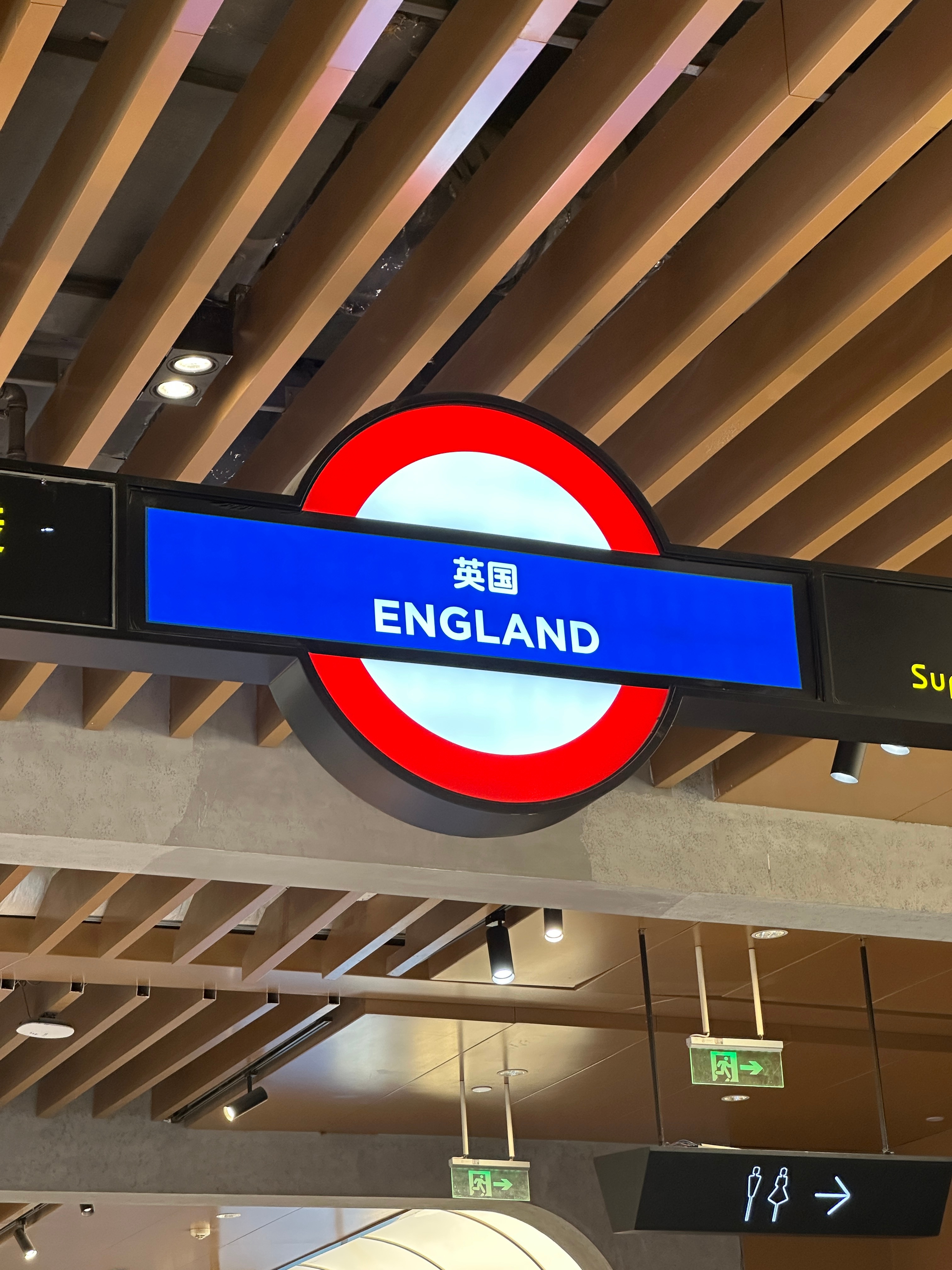 你们在新加坡吧我们已经在英国了 