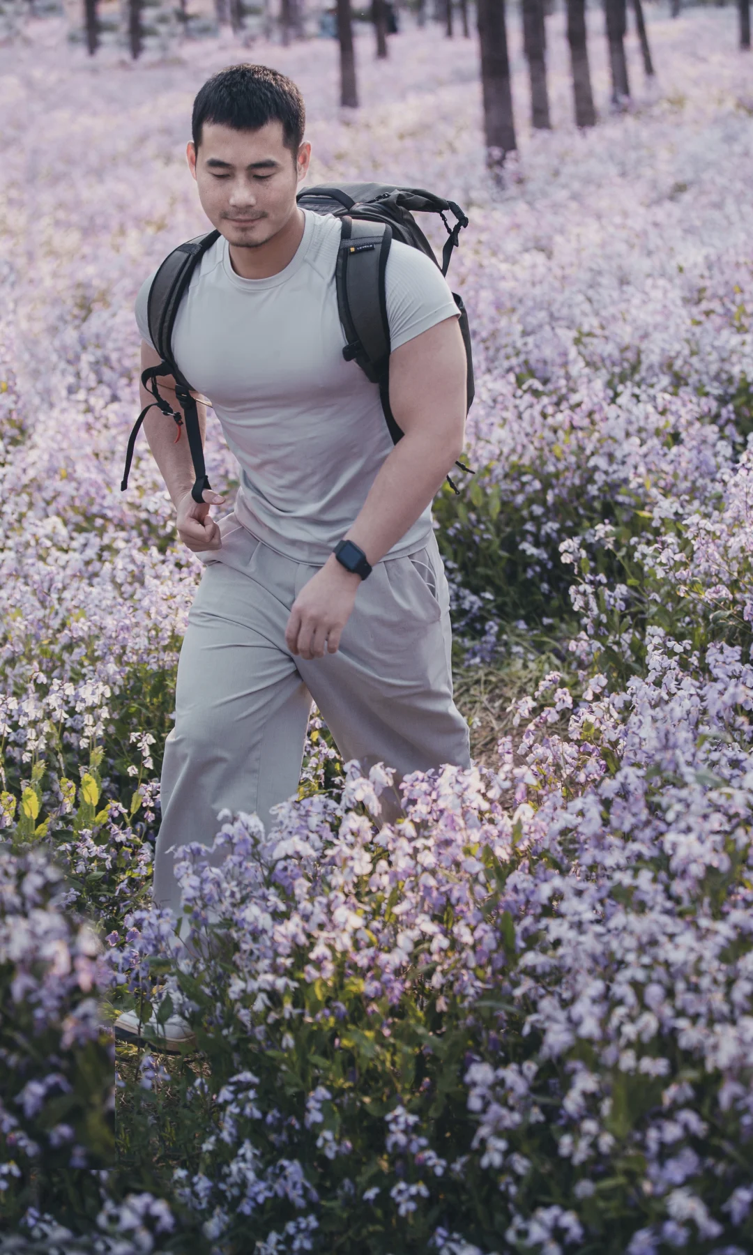 路过二月兰，踩了一脚的春天