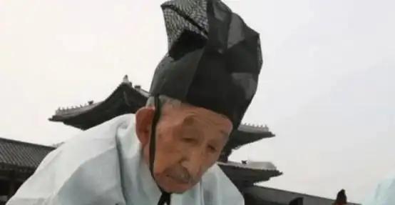 公元1138年，南宋皇帝赵构接见新科探花。人到了一看，赵构差点没绷住——眼前这位