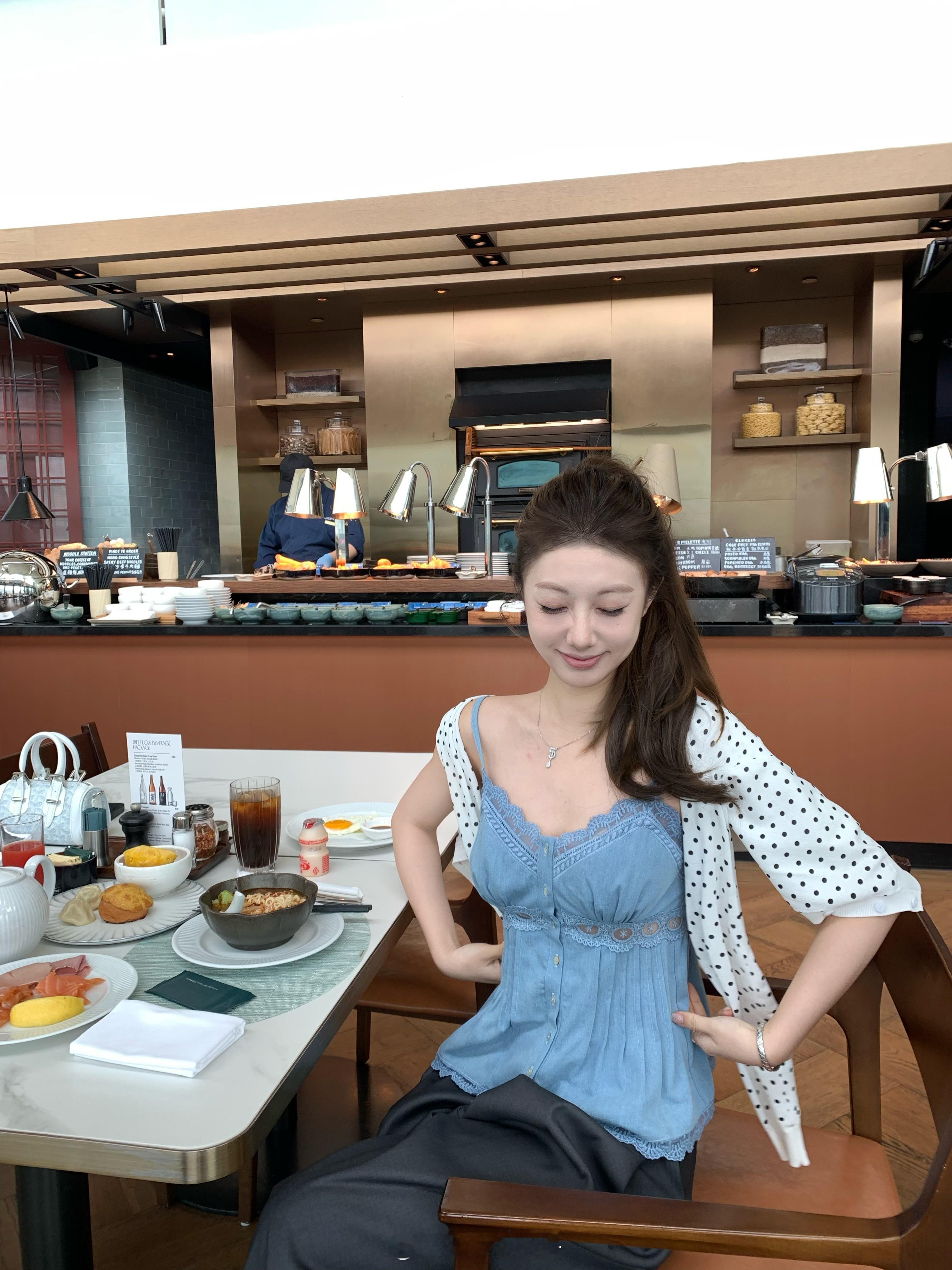 🥣🐇喜欢韩系穿搭或者少女感穿搭的姐妹 可以选这件！两个颜色两种完全不同风格 