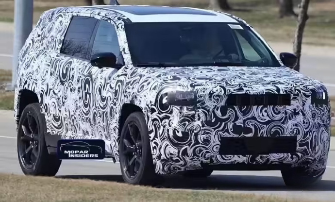 全新Jeep自由光谍照曝光  据IT之家报道，网上曝光了一组全新 Jeep 自由