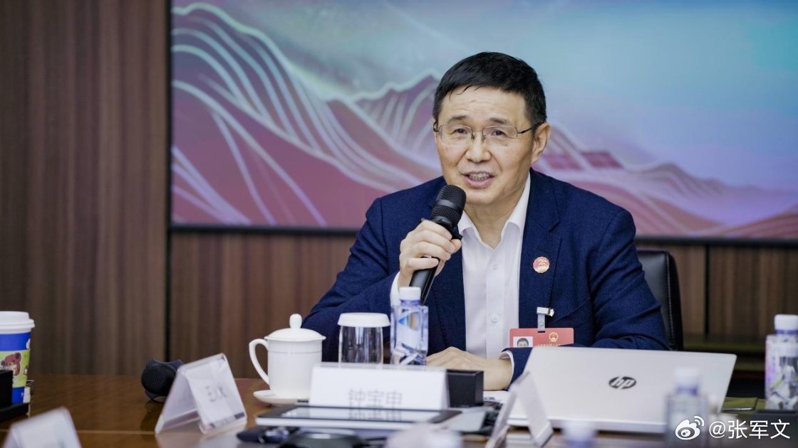 建议将8小时工作制缩短为7小时 两会好声音！全国人大代表钟宝申提出超给力建议：把