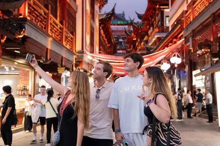 想让美国青年看到真实的当代中国，如今的人文交流得换个玩法。现在中美人文交流逐步恢