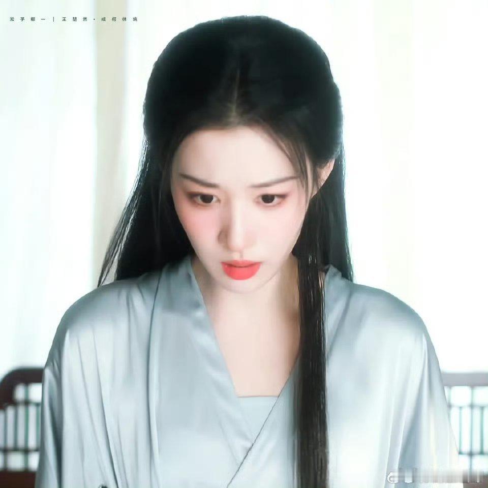 王楚然越素越美素净装扮更显气质，清冷灵动太动人✨，庾晚音这造型直接封神百看不厌，