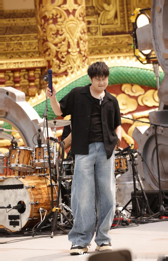 余佳运对的人余佳运一开口就知道是他，《对的人》这首把年少心事唱得刚刚好 