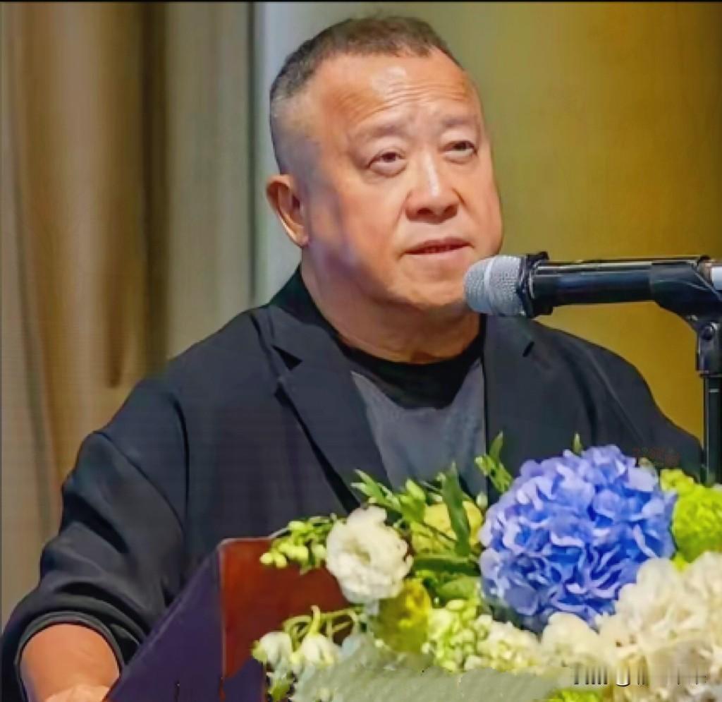 港片圈唯一“零负评”施南生：最高级的本事，赢到对手都心生敬重

曾志伟在施南生追