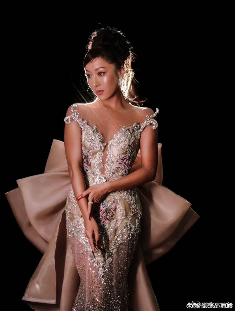 吉克隽逸活人感吉克隽逸的气血分我一半 救命！吉克隽逸的状态也太好了吧！舞台上又飒