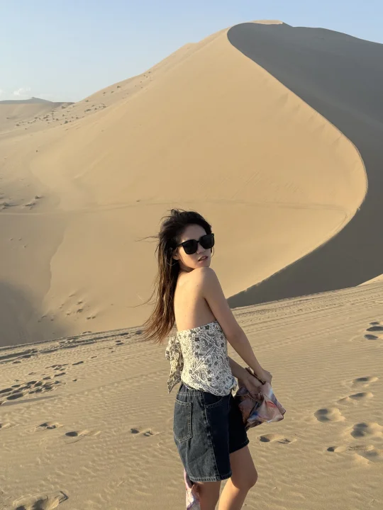 台湾人在大陆-鸣沙山月牙泉拍照太酷啦