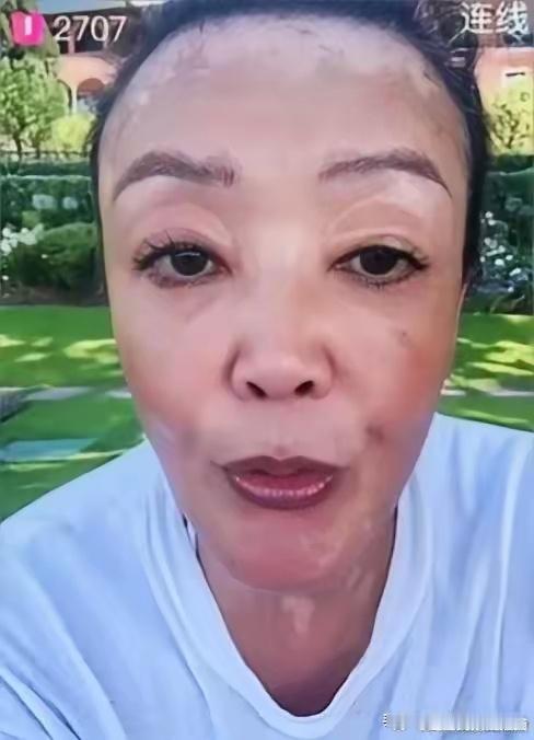 有的人骂人骂多了，于是，便成了她（他）口中骂的样子，成了一条老花S。所以，最好不