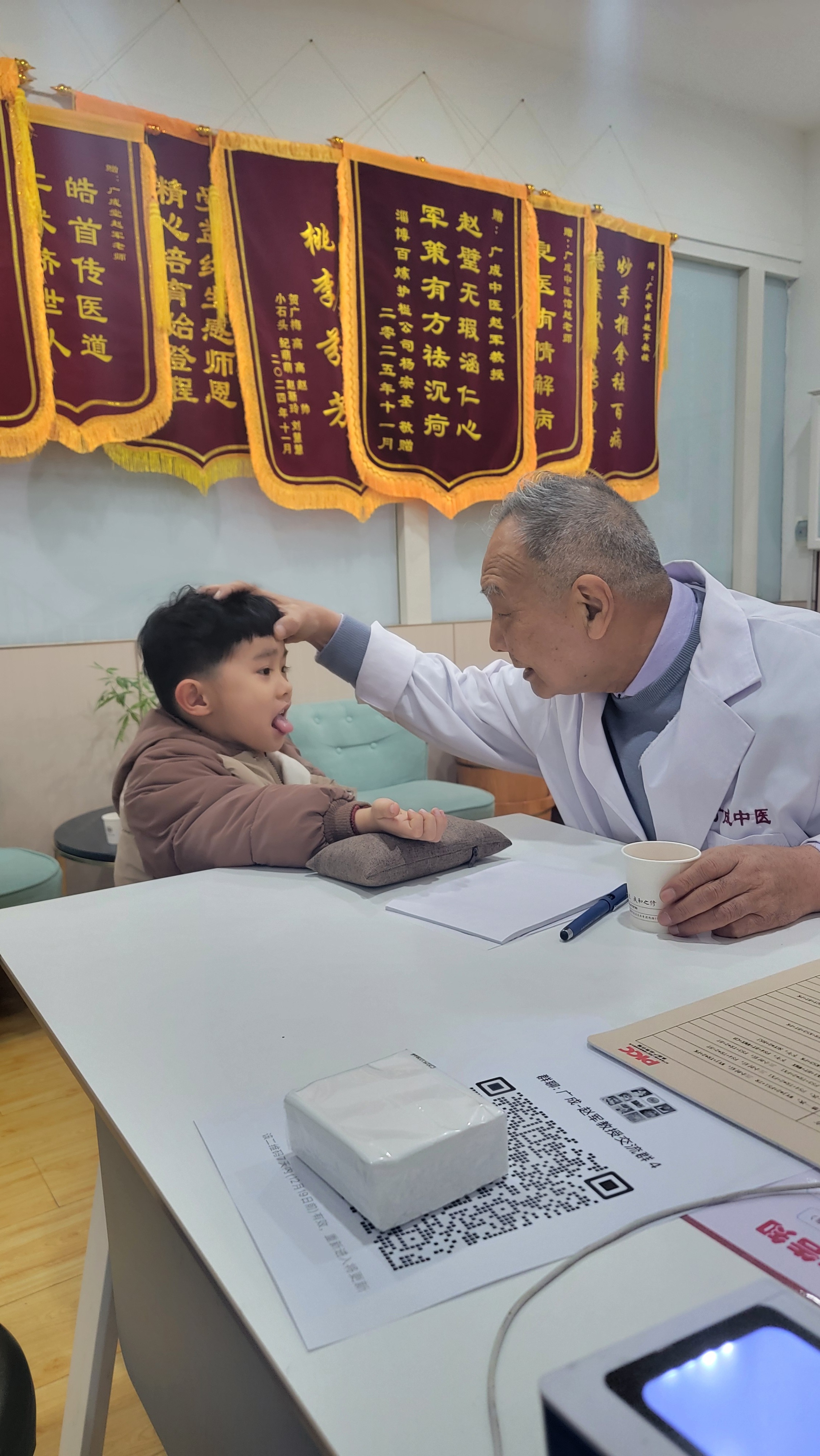 小儿高热惊厥临床实践名方 组成：党参6克，焦白术10克，茯苓10克，生甘草3克，