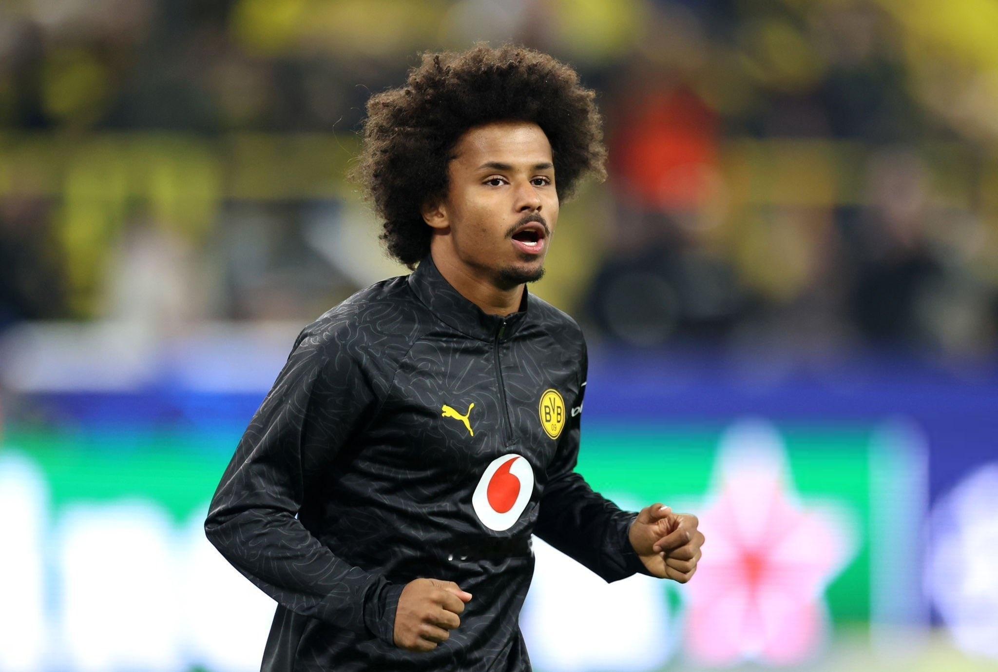 图片报：种种迹象表明，阿德耶米已不再认为自己会长期留在多特蒙德。继曼联和阿德耶米