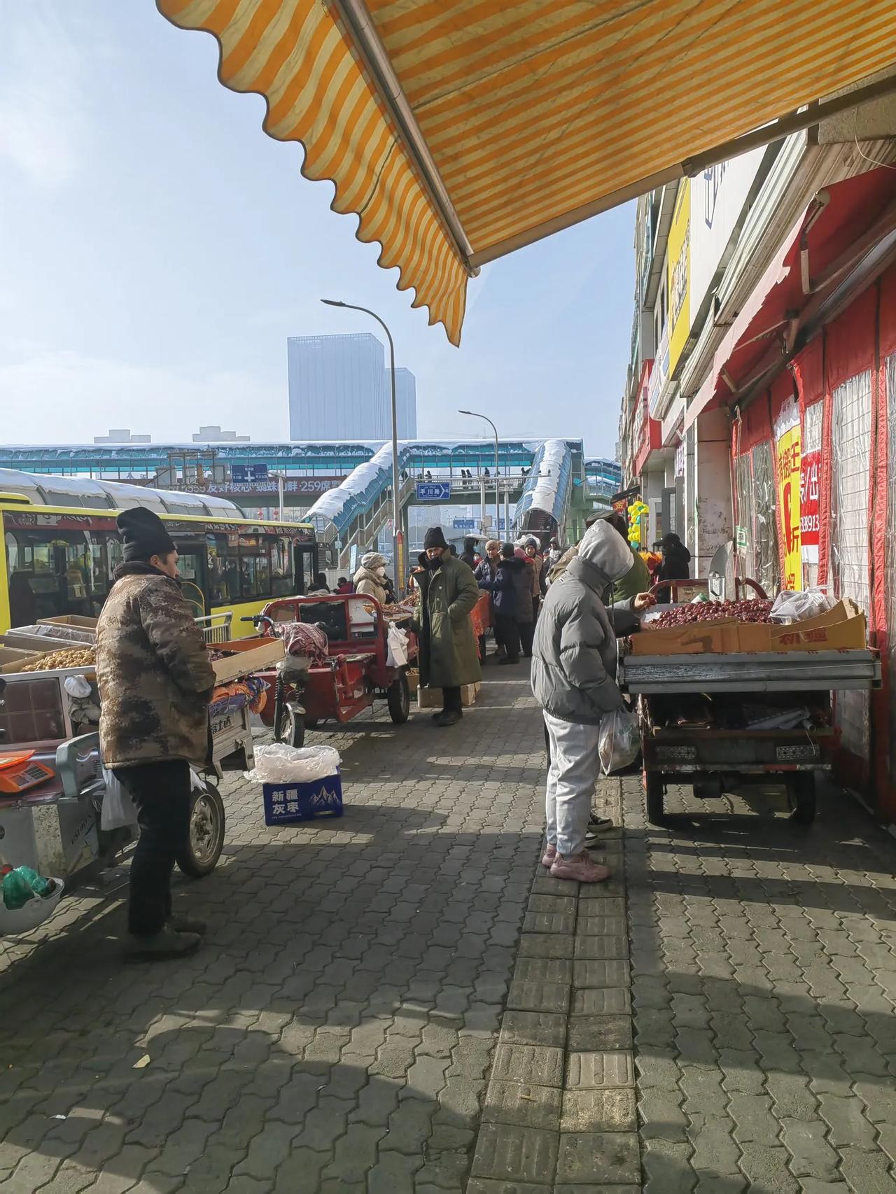 在乌鲁木齐哪些地方摆摊最好？

朋友们可能都发现了，乌鲁木齐的地摊经济正在复苏，