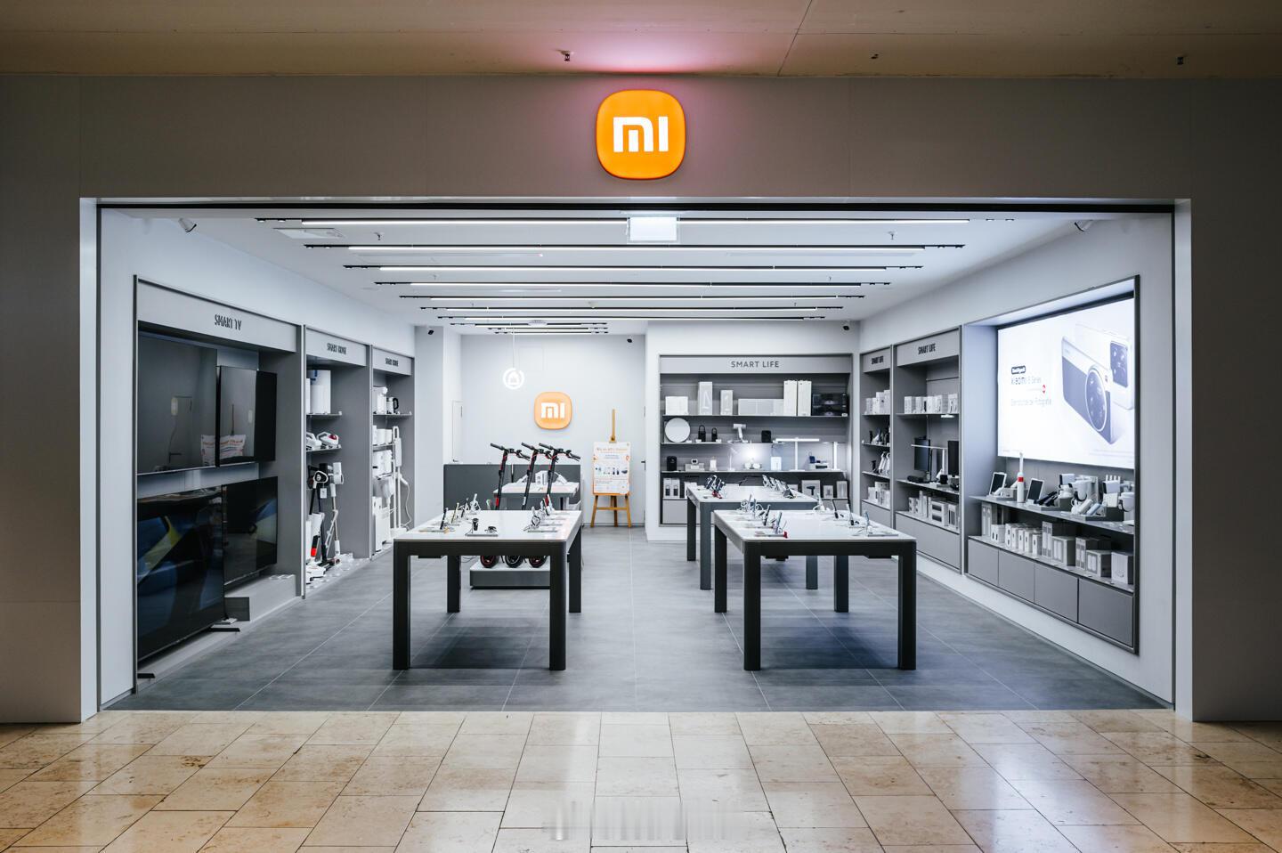 不跟你说是德国小米之家，你会以为是国内的店呢？德国第一家小米之家在埃森市试营业，