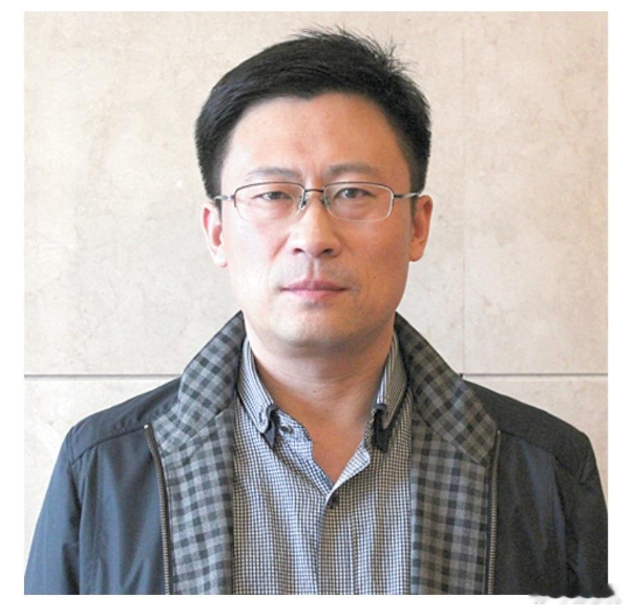即墨区最近持续加大反腐力度，处置了不少本地官员，尤其在国企界。今天，国际商贸城公