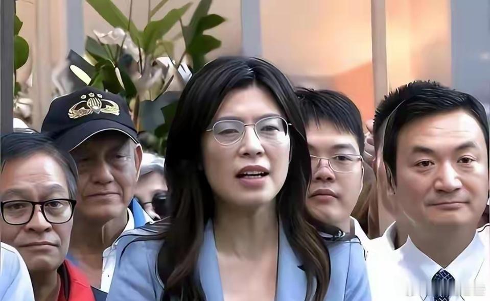 闭门会谈一小时，郑丽文发出邀请，大陆讲出一句话，定调两岸统一4月10日上午，大陆