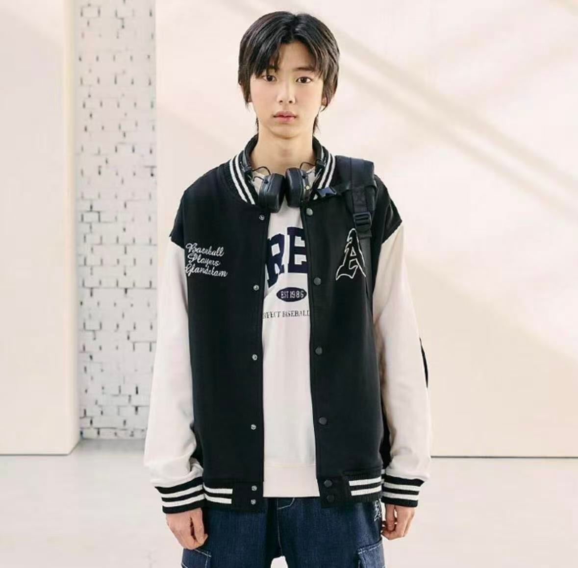 金主训的颧骨长大后不会也变成朴成训这样吧… ​​​