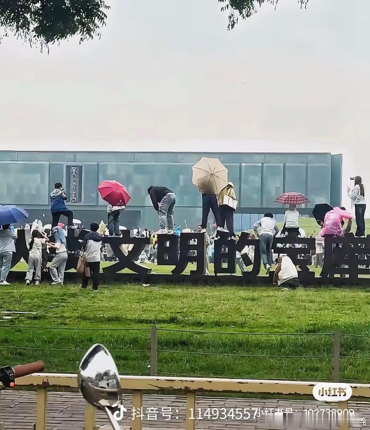 既然收了钱的，怎么拍完后场地都不清洁一下