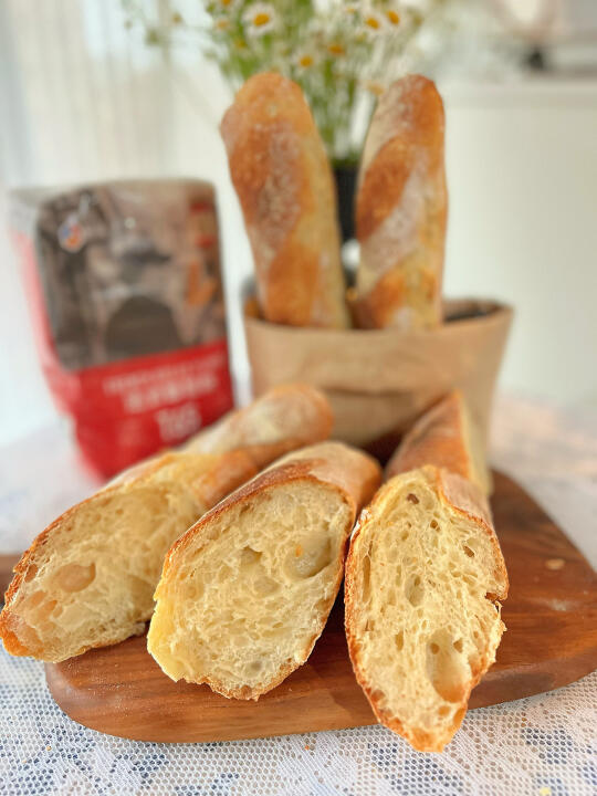 简易版法棍🥖 高筋面粉： 300克 、新良t65法式面包粉) 冰水...
