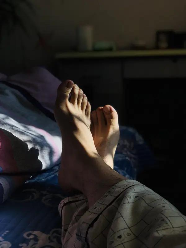 生活最重要的是什么？有人看重金钱名利，有人觉得是健康享受。但我认为，知足常乐、心