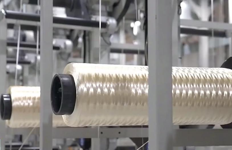 中国T1200碳纤维实现量产，看似是一场偶然的突破，背后却藏着中国被卡脖子数十年