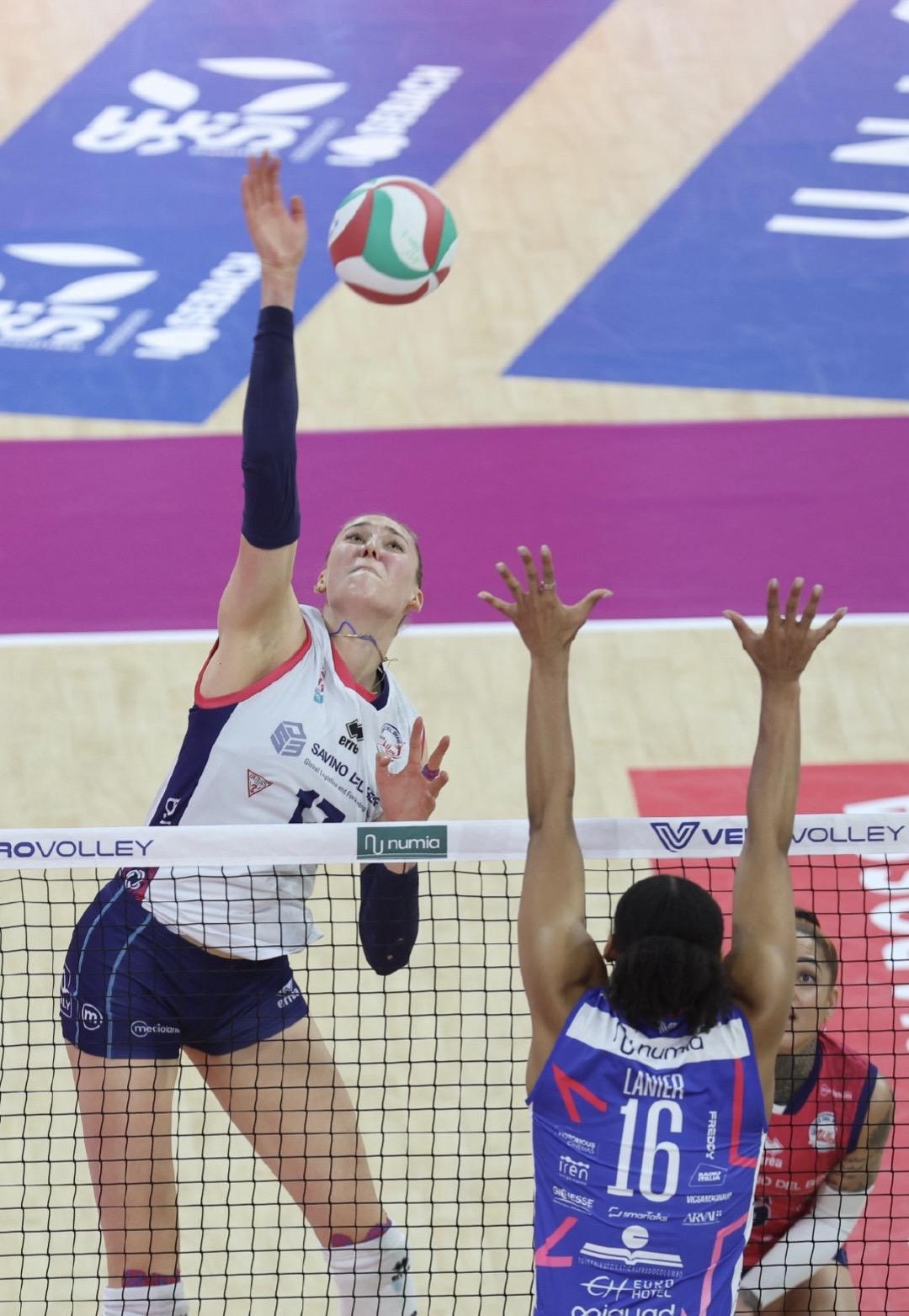 斯坎迪奇1-3米兰遭淘汰是因为安娃的一点攻输给了对手的多点开花？意大利女排联赛半