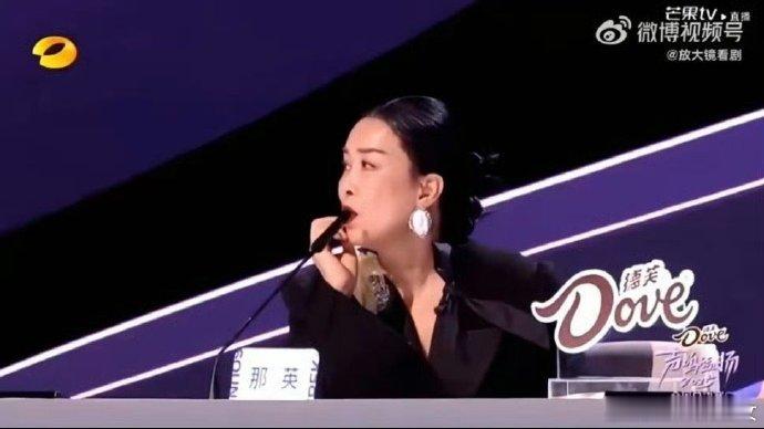 让那英质疑的这组你投给谁声鸣远扬夏哲轩把对音乐的热爱全融进了表演里，歌声有力量又