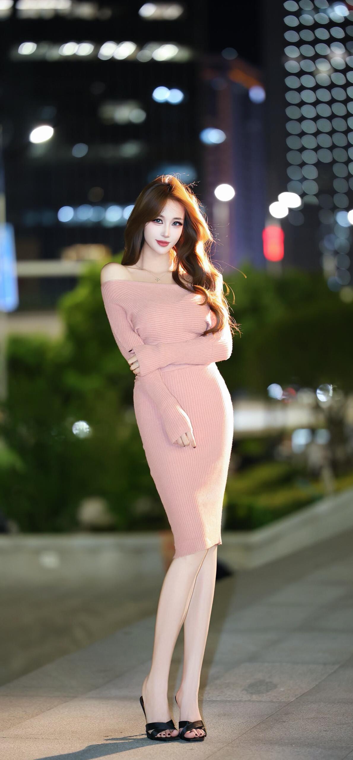 城市的灯光✨更能勾勒出人的美感[比心]
夜拍