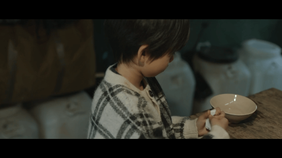 谁家男主从小给人当爹啊 田野的故事真的好戳心！幼时在破碎家庭里被迫当“小家长”，