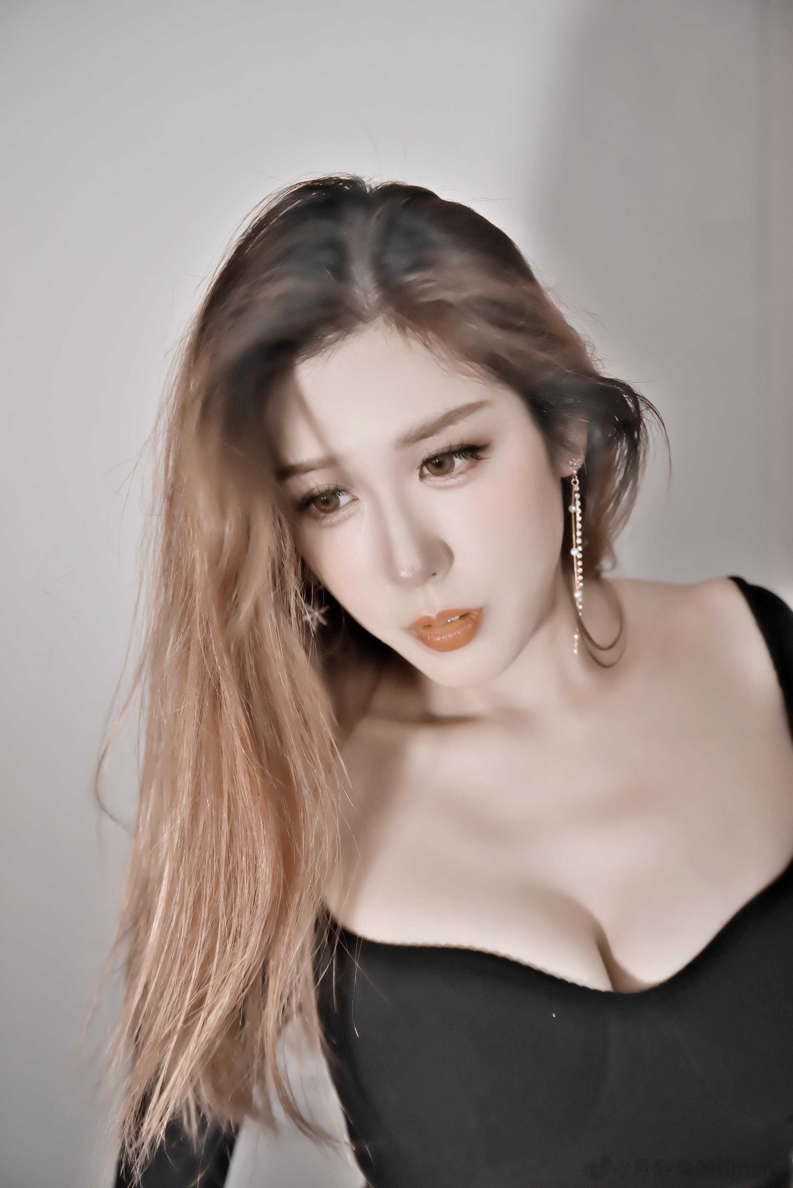 这么热的天 好想念坏男人的心#养眼美图##月野兔nana##女神##宅男女神##