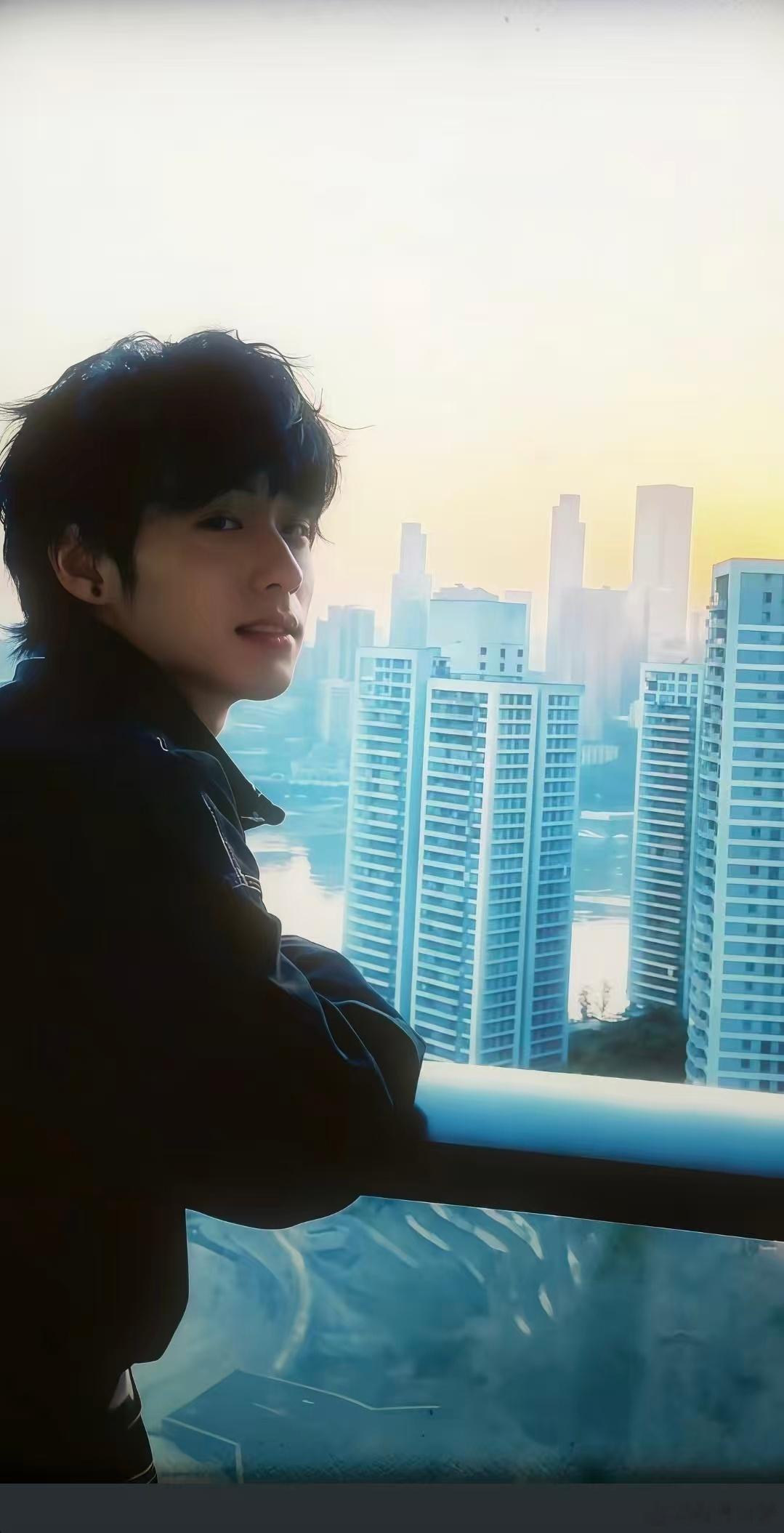 在黑暗中寻找光明，等待破晓的那一刻。ʟᴏᴏᴋ ғᴏʀ ᴛʜᴇ ʟɪɢʜᴛ ɪɴ 