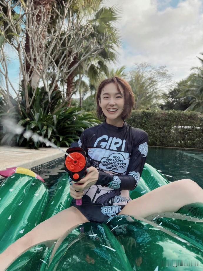 太清醒了！37岁女演员张佳宁，3岁被生父扫地出门，成名后生父上门求帮衬弟弟，她怼