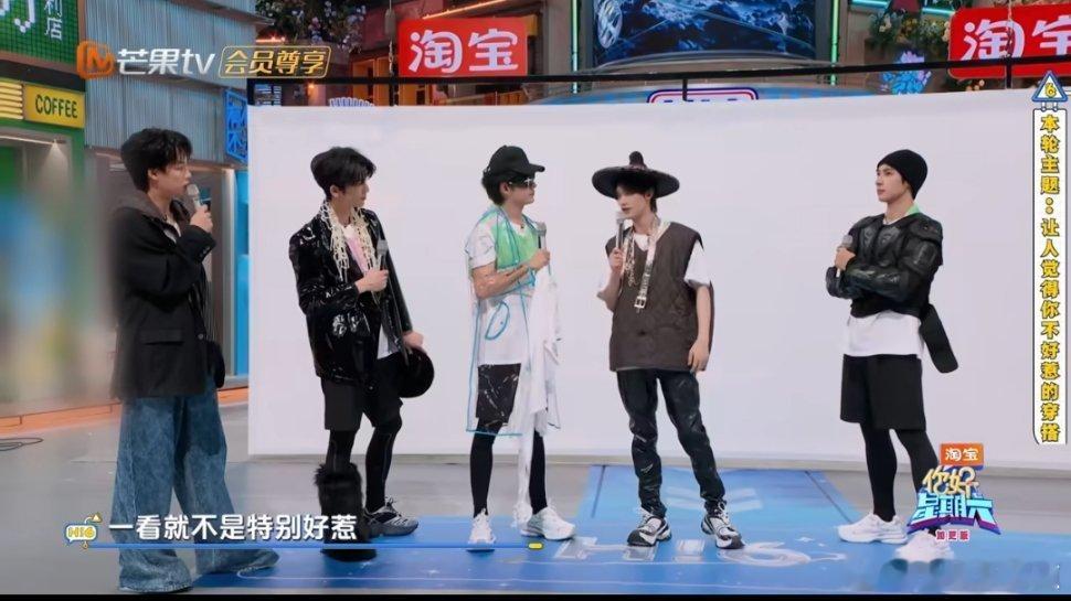 武侠氛围感天花板！丁程鑫侠衣加身霸气外露，眉眼间的灵动劲儿简直萌到犯规～ 