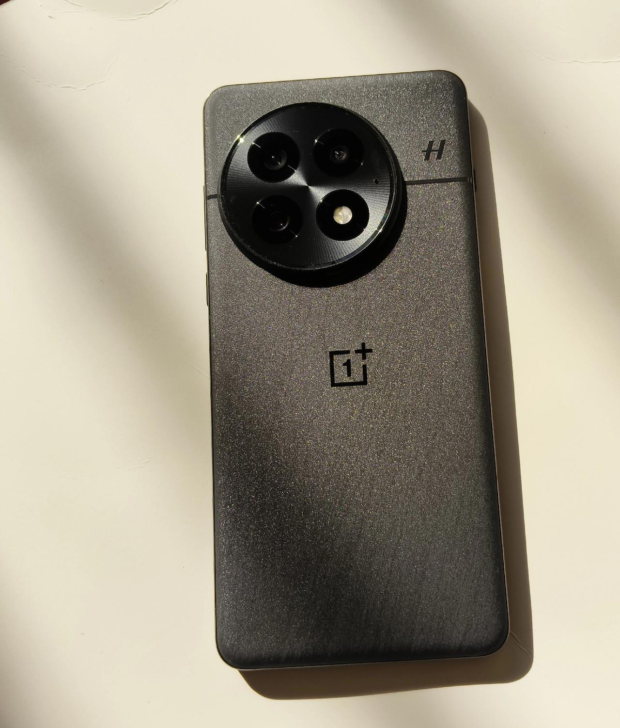 红星新闻报道存储涨价冲击终端市场，
多品牌手机涨价上市。
3500元买的24+1